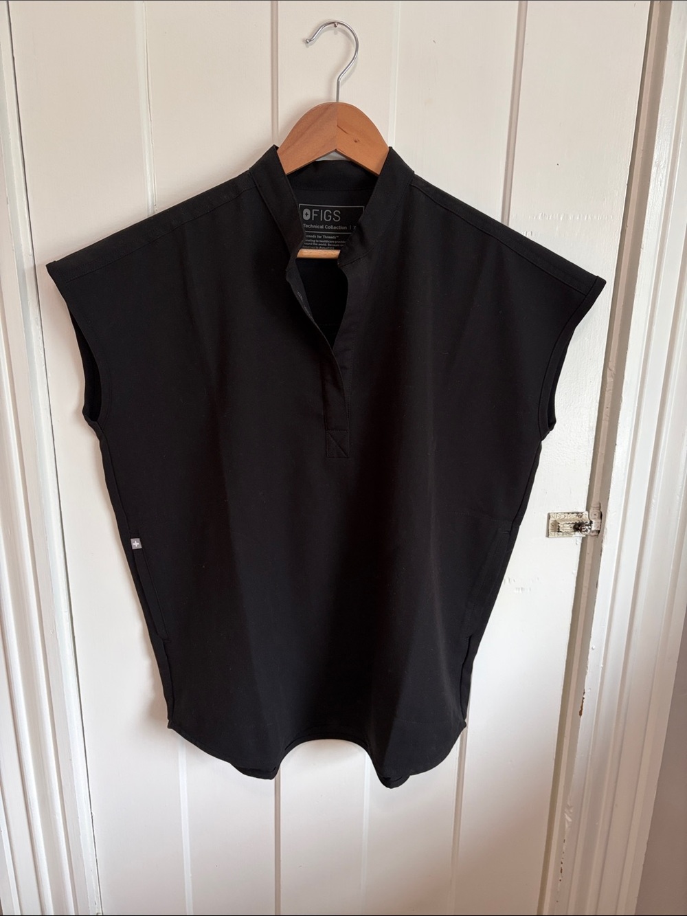 Figs Black V-Neck Cap Sleeve scrub Top